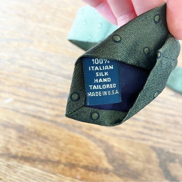 Paul Fredrick | 100% Italian Silk Hand Tailored Tie - Picture 2 of 5